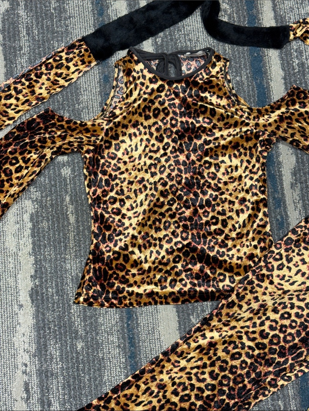 Size Small Juniors Leopard Print Halloween Costume - Picture 3 of 5